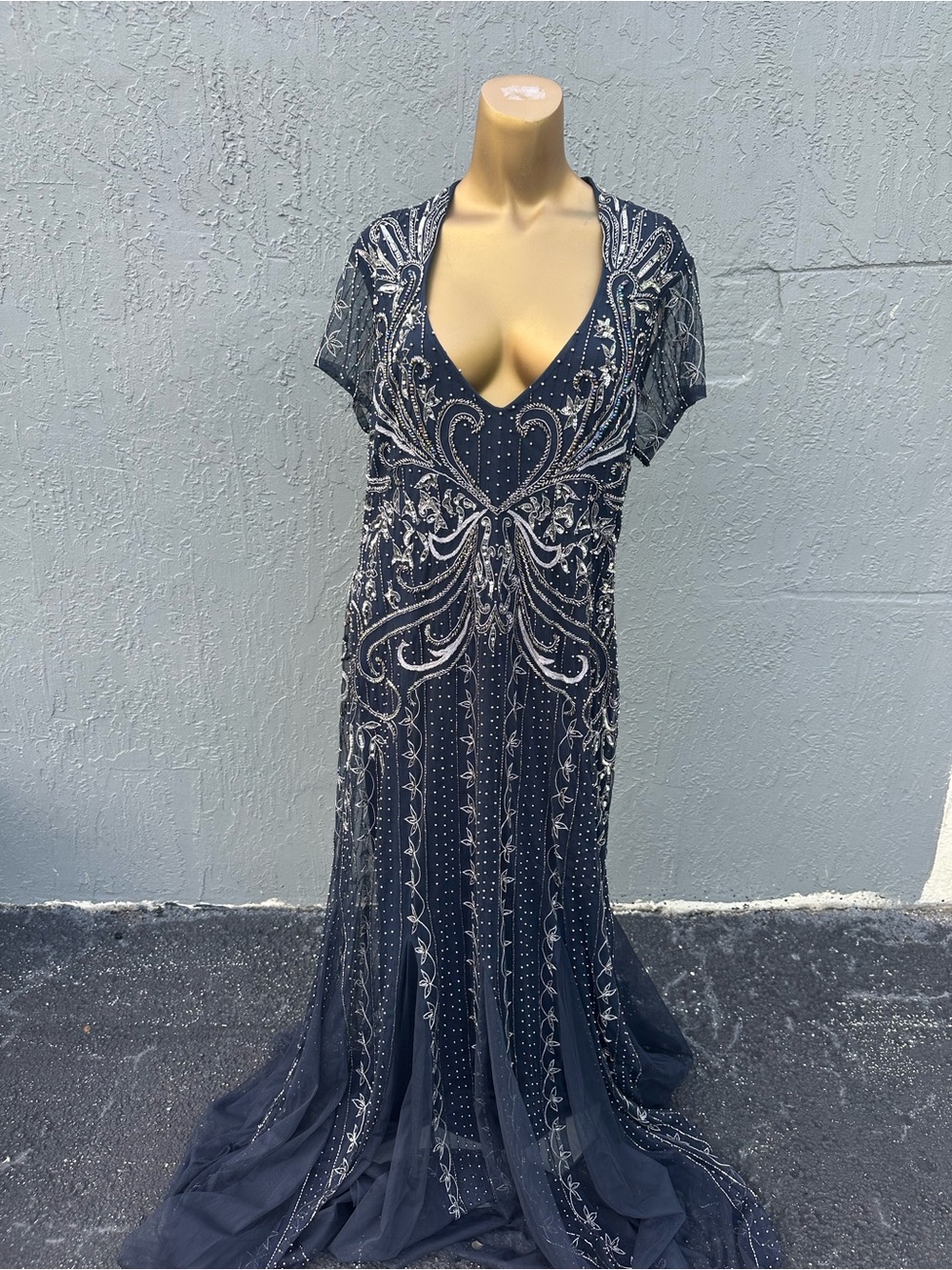 Adrianna Papell Size 16 Navy Beaded Sequin Embroidered Maxi Gown Open Back